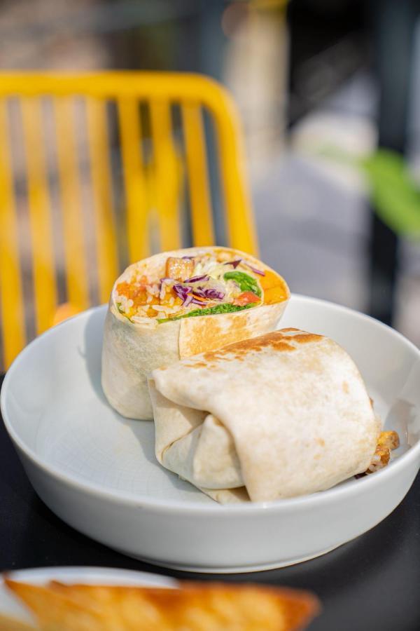 Street Food Possonium Apartments Bratislava Ngoại thất bức ảnh