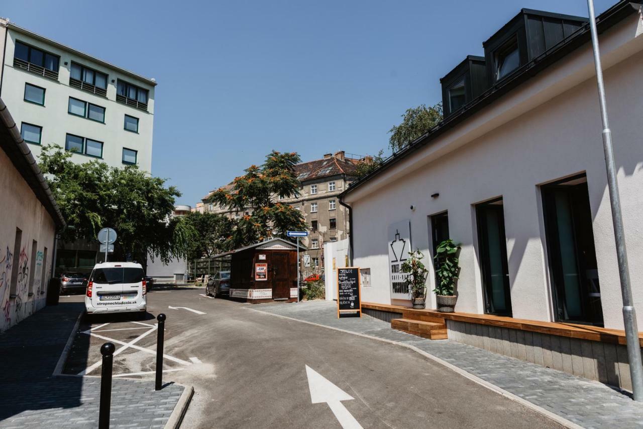 Street Food Possonium Apartments Bratislava Ngoại thất bức ảnh